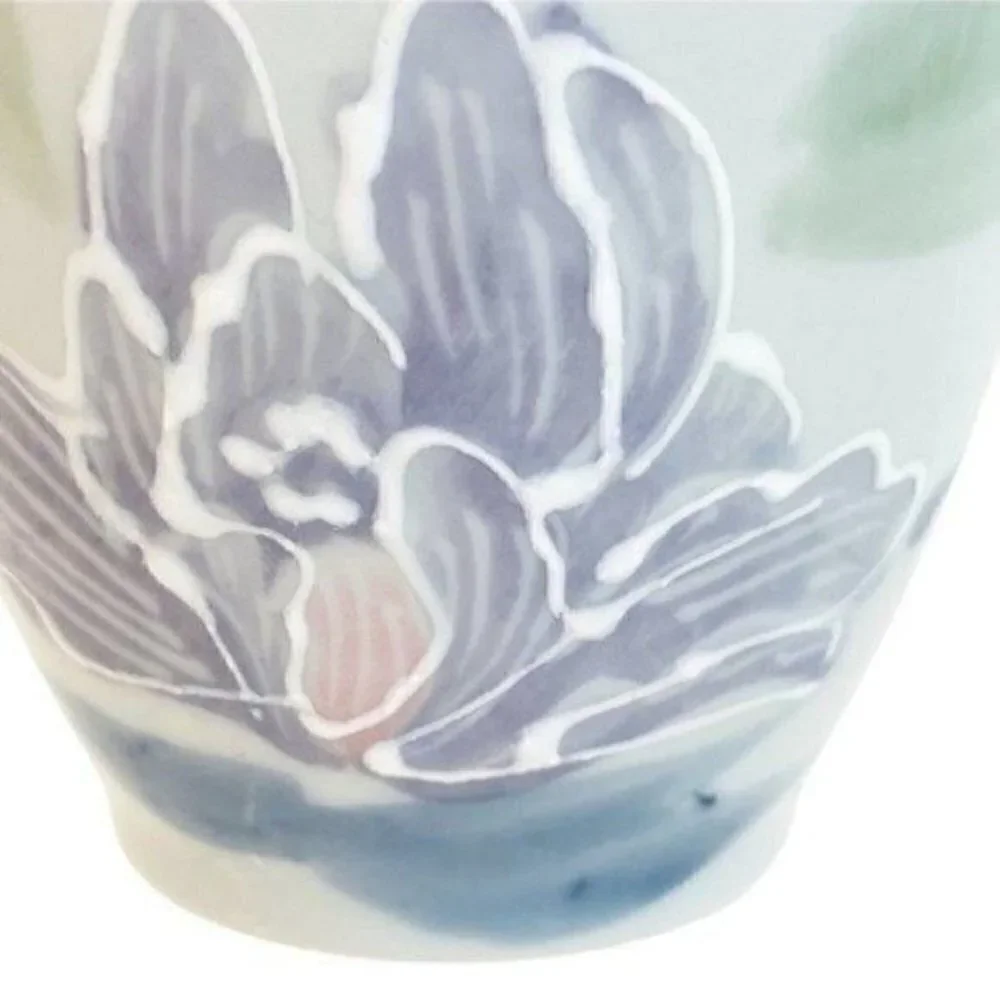 Porcelain Pottery Iris Floral Vase Made in Japan raised white paint outline 6”